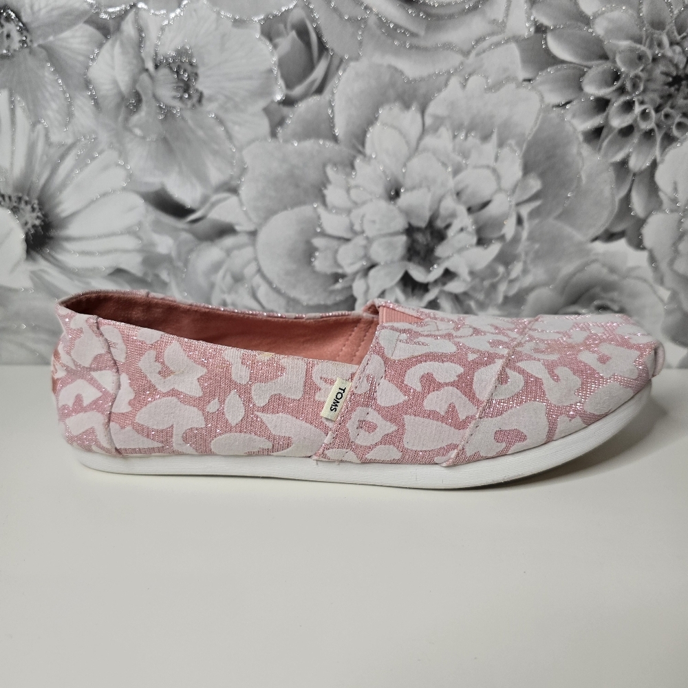 New • TOMS • ALPARGATA Light Pink Shimmery Cheetah FLATS • Size 7